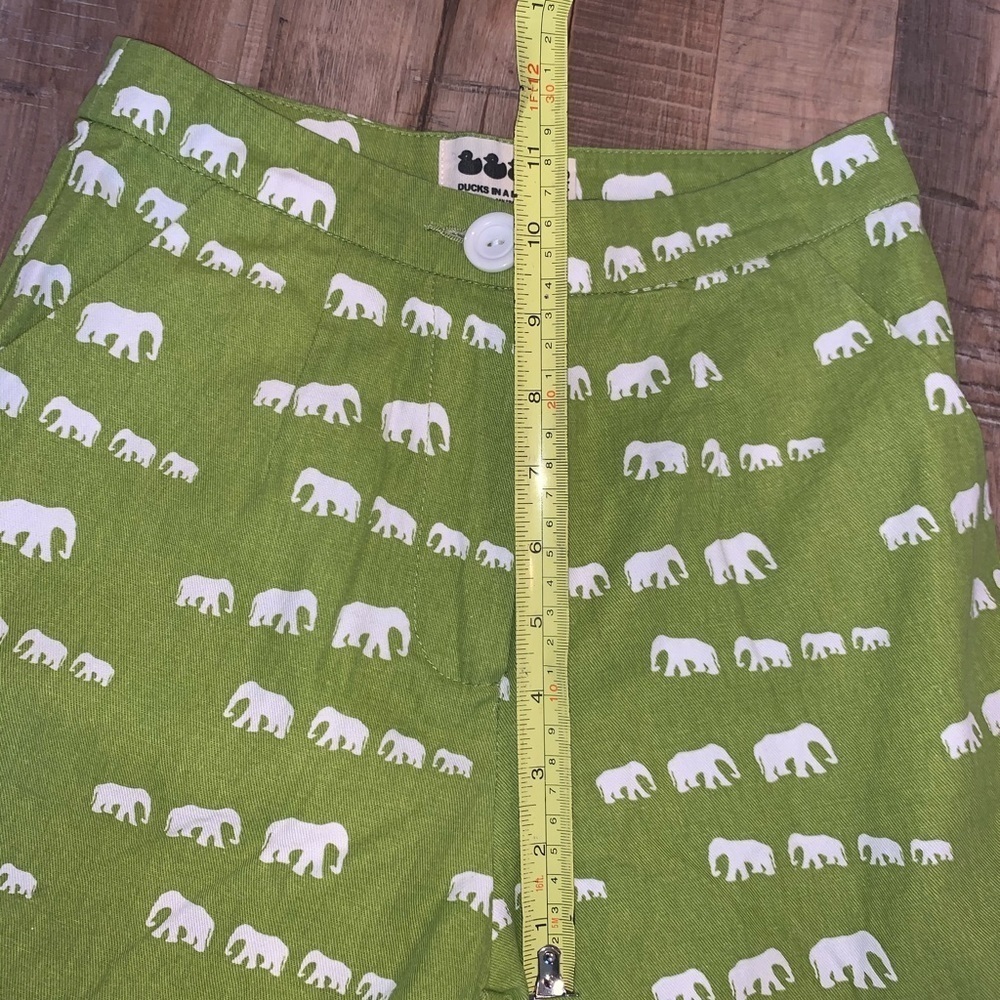 Ducks in a Row Elephant Print High Rise 60s Style Green Retro Novelty Shorts XS - Picture 5 of 7